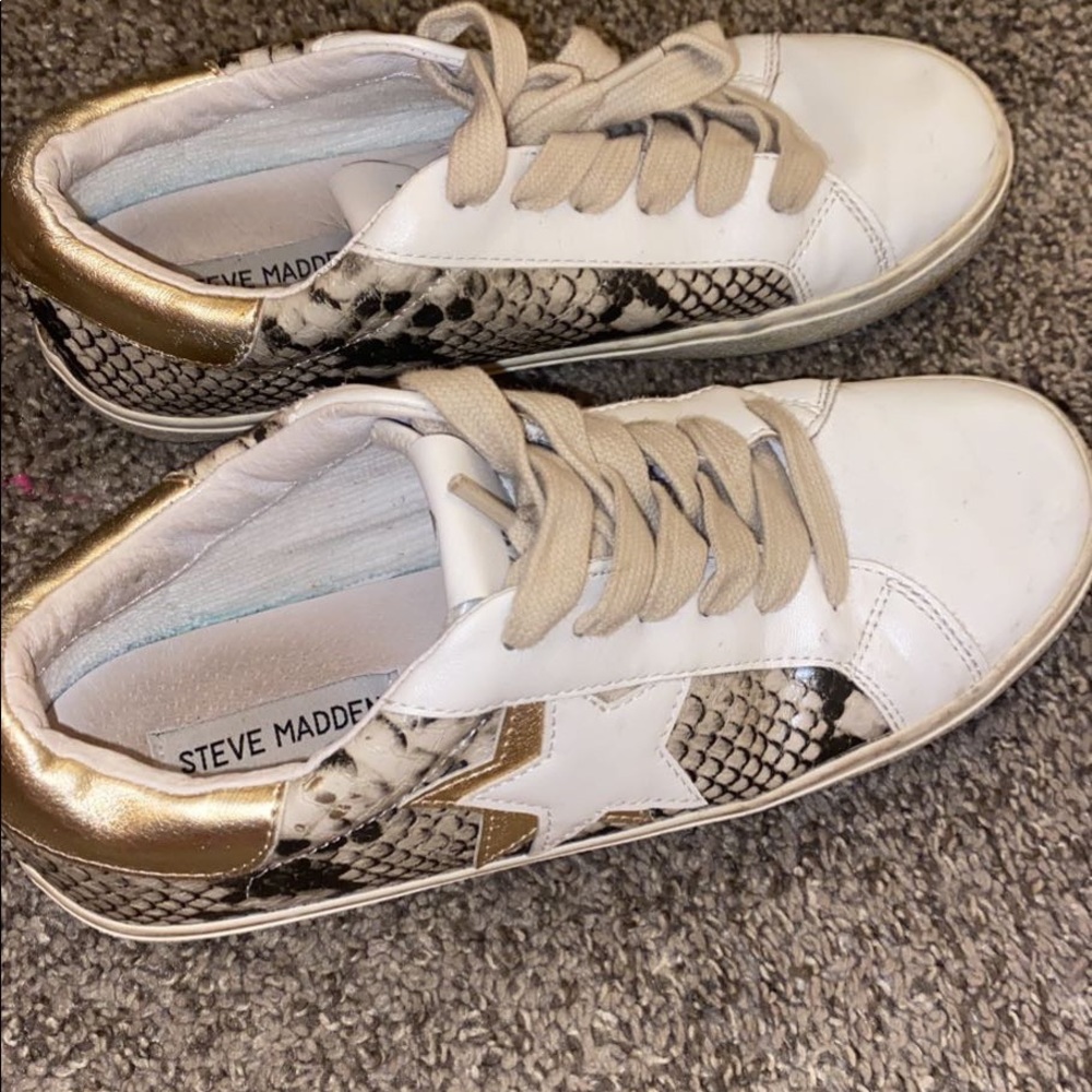 Steve Madden low top sneakers